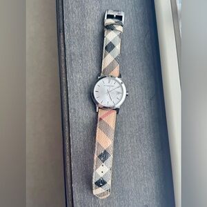 Burberry Nova Check Women’s Watch
